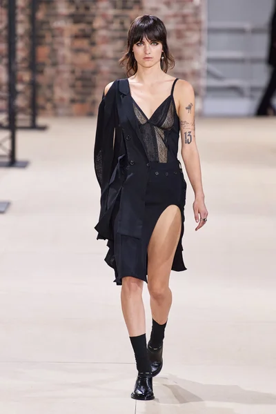 Look 30